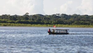 Laguna Chauya en Masisea, atractivo turistico de la amazonia peruana