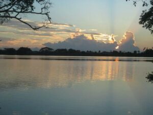 laguna cashibococha, atractivo turistico de la amazonia peruana