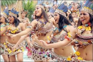 folklore selvático, pasacalle con danzas folkloricas de la selva
