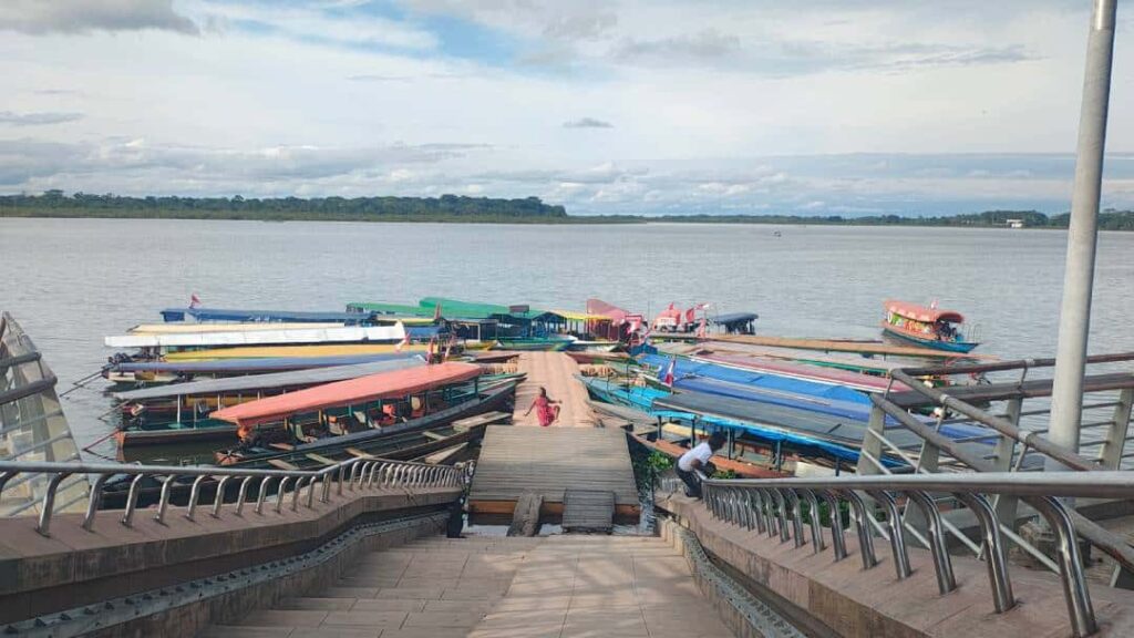 botes de paseos turisticos de yarinacocha