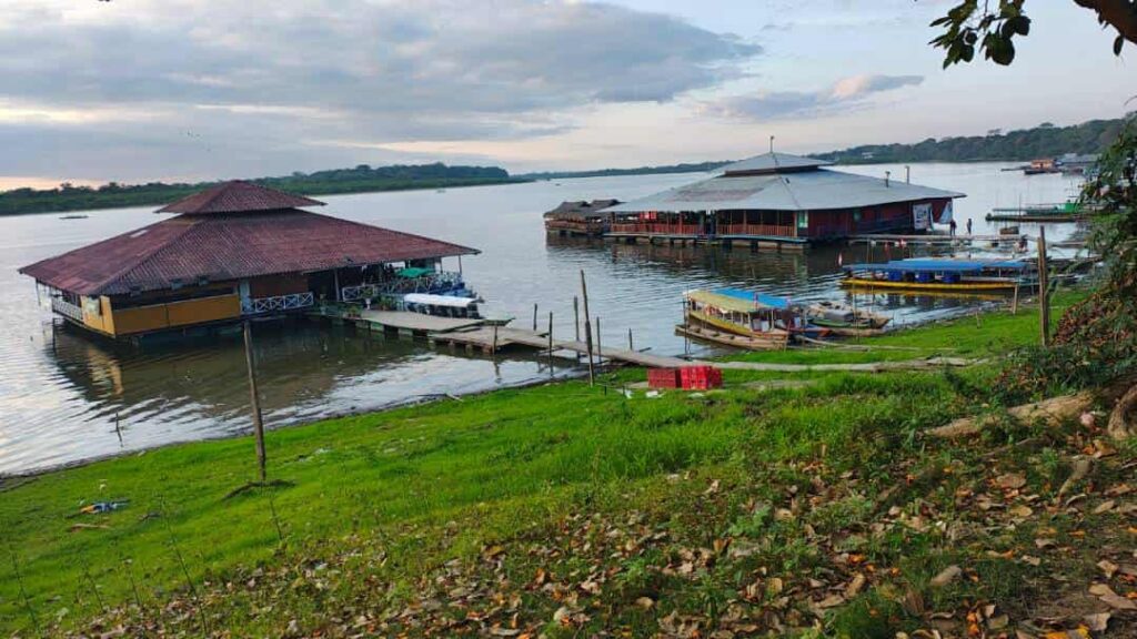 restaurantes en balneario de yarinacocha