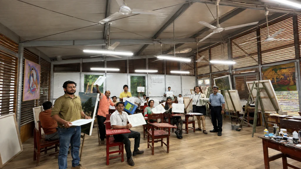 Nueva universidad Eduardo Meza Saravia en salon de clase de arte